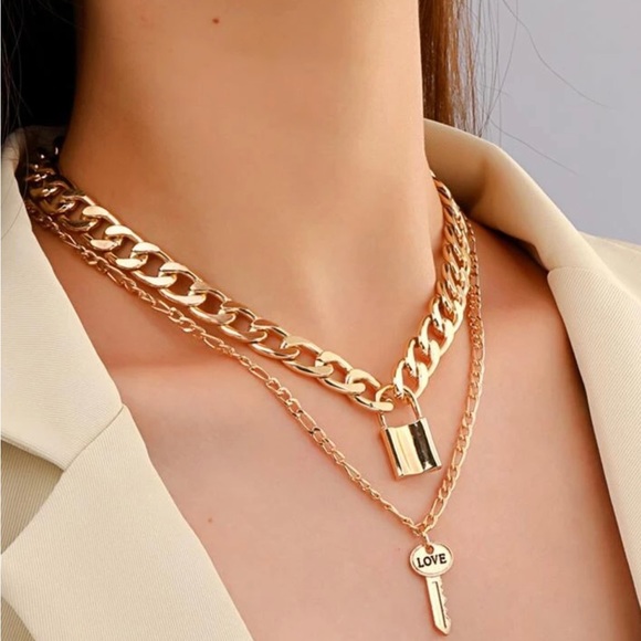 Jewelry - Gold necklace